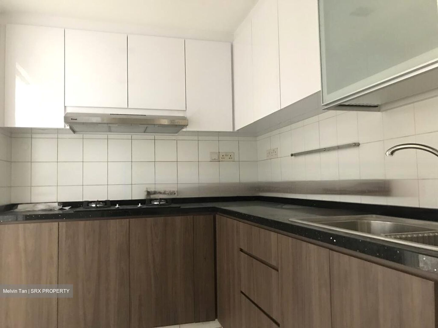 The Esparis (D18), Condominium #466811761